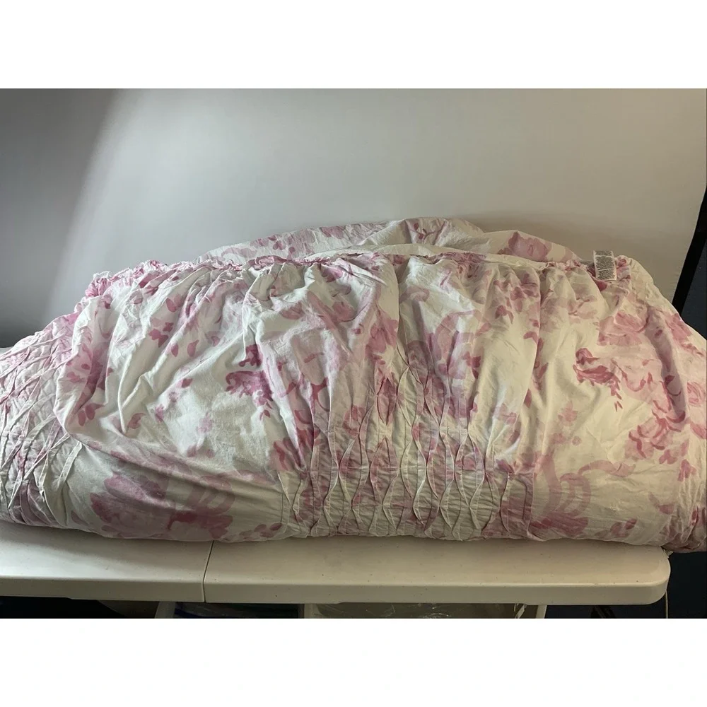 POTTERYBARN LOVE SHACK FANCY full/ queen DAMASK SMOCKED QUILT/COMFORTER